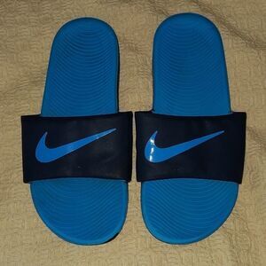 Nike slides Sandals Blue Size‎ 5Y🌈5 for $25